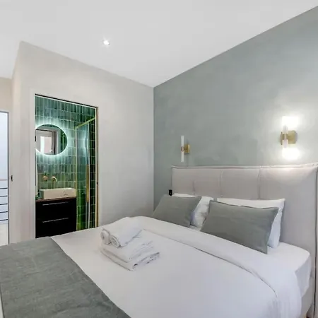 Luxueuse Maisonnette Au Coeur De Batignolles 17eme Holiday home Paris