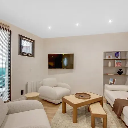 Luxueuse Maisonnette Au Coeur De Batignolles 17eme Holiday home *