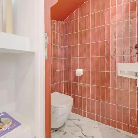 Holiday home Luxueuse Maisonnette Au Coeur De Batignolles 17eme Paris